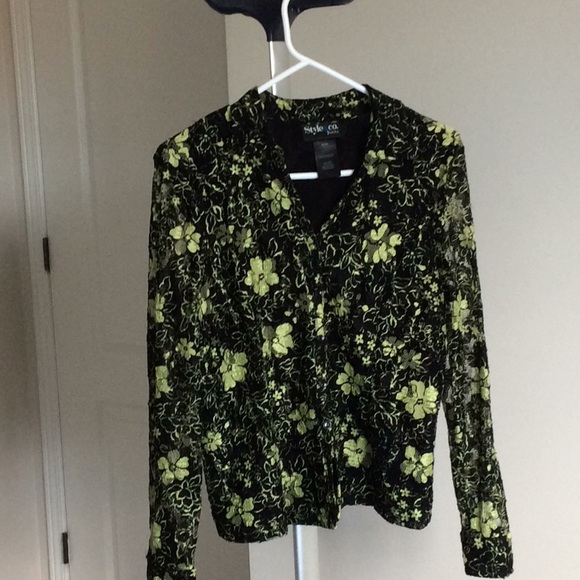 Lace blouse in black and green. Body lined - Picture 1 of 4